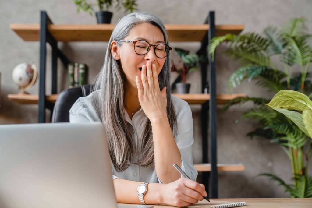 sonno in menopausa sbadiglio donna