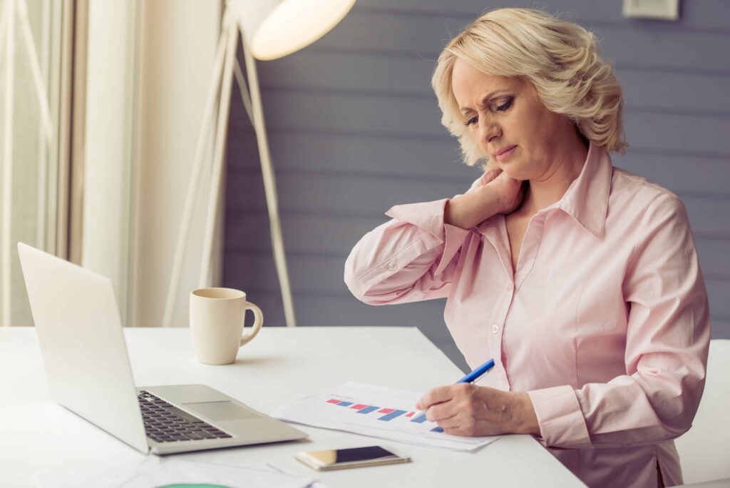 donna dolori articolari menopausa